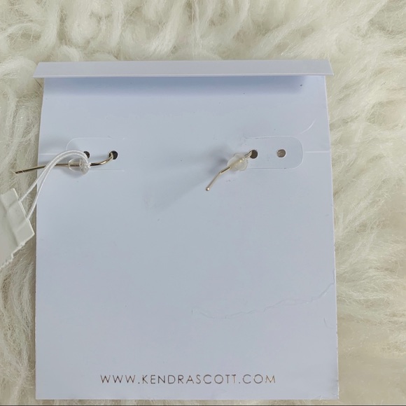 ✖️SOLD✖️Kendra Scott Earrings - Picture 3 of 3